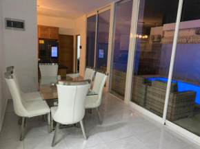 Villa de Lujo con Picsina Privada